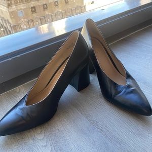 Size 8 Naturalizer black heels